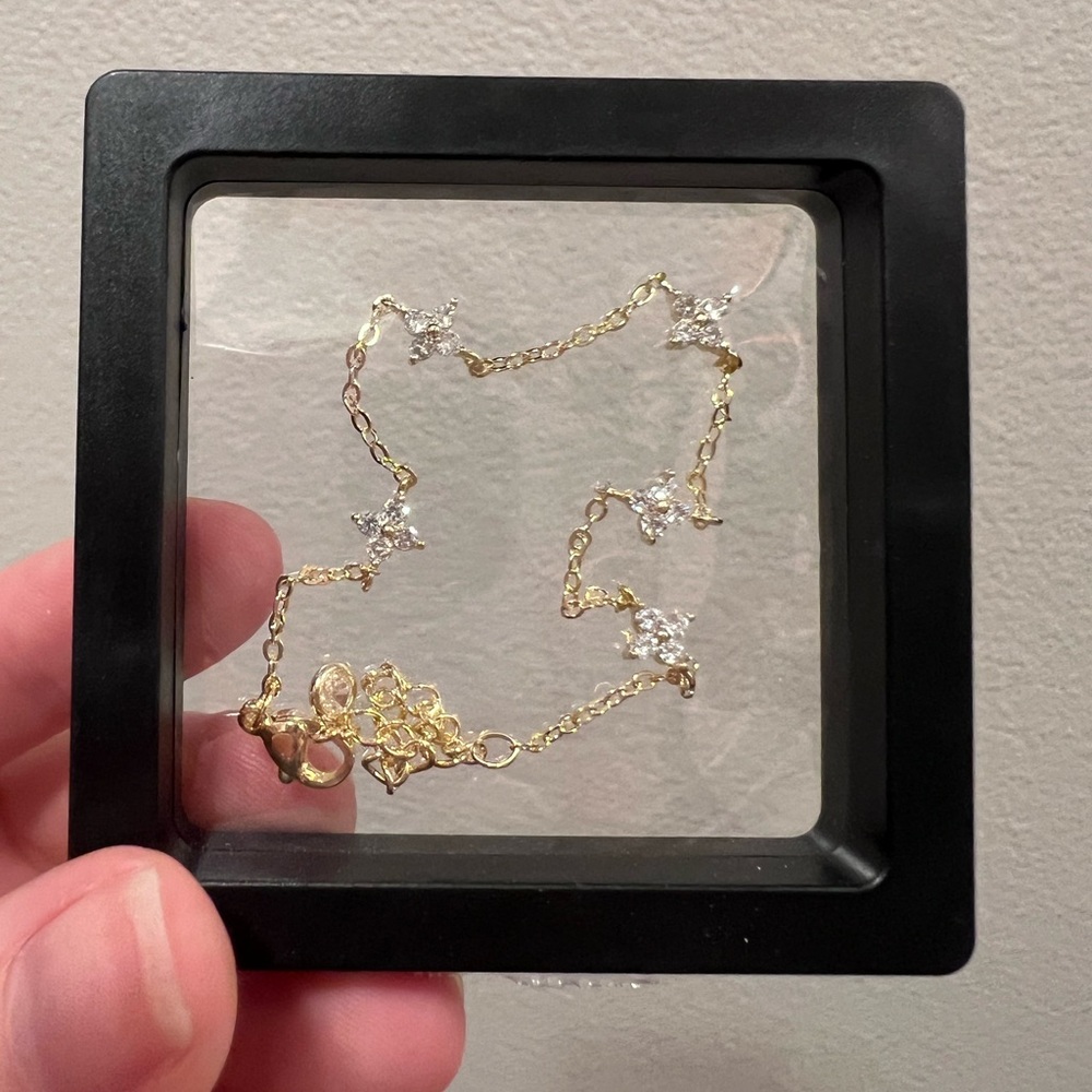 14k Gold Plated Clover Bracelet - Picture 5 of 6